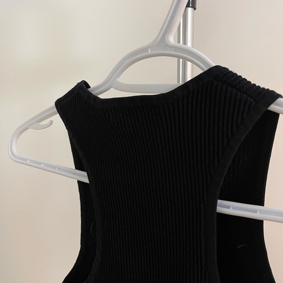 Aritzia Babaton Sculpt Knit Racer Cropped Tank. - Picture 6 of 8